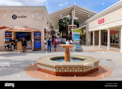 orlando premium outlets opening times.